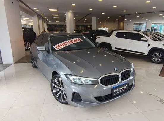 BMW-320i-2022