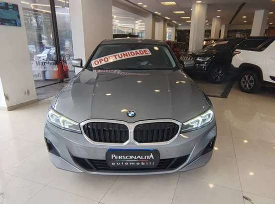 BMW-320i-2022