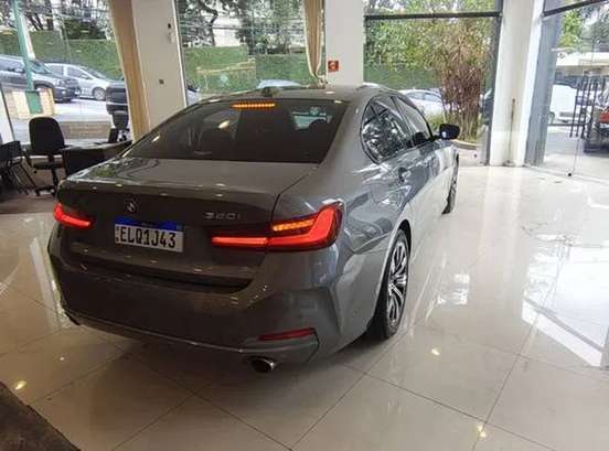 BMW-320i-2022