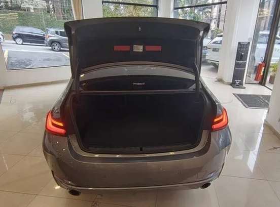 BMW-320i-2022