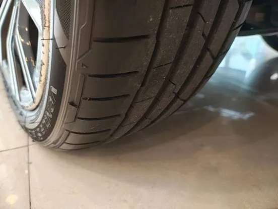 BMW-320i-2022