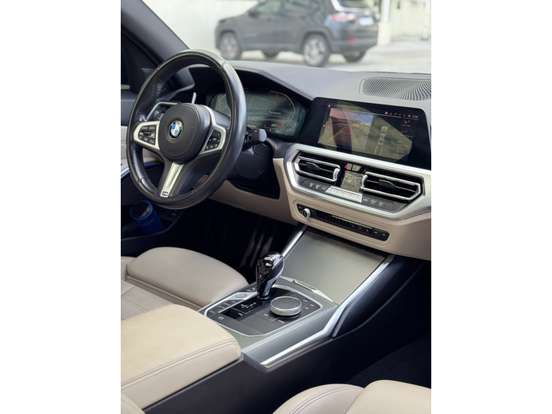 BMW-320i-2022
