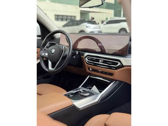 BMW-320i-2023
