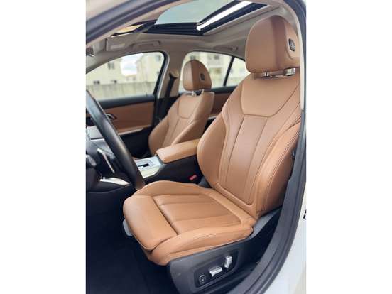 BMW-320i-2023