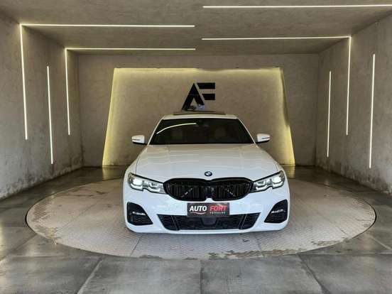 BMW-320i-2020