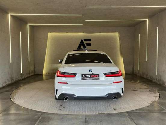 BMW-320i-2020