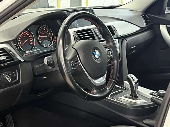 BMW-320i-2017