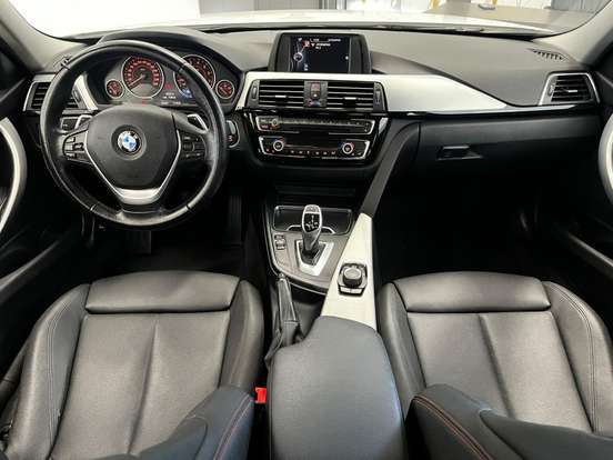 BMW-320i-2017