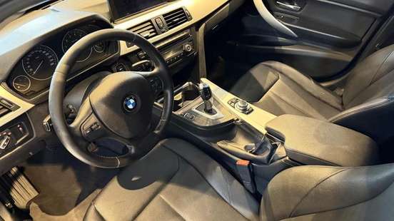 BMW-320i-2013