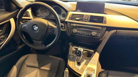 BMW-320i-2013