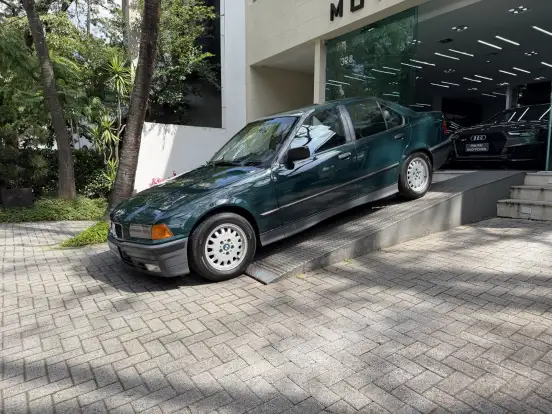 BMW-325i-1993