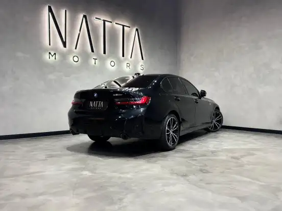 BMW-330e-2024