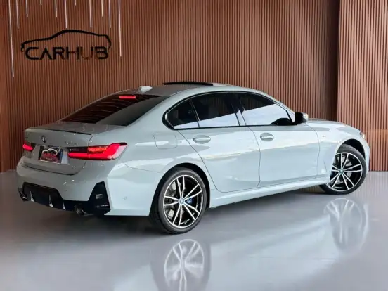 BMW-330e-2024