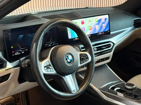BMW-330e-2024