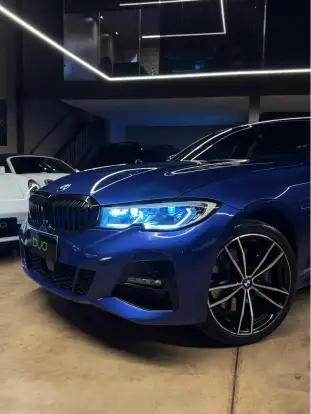 BMW-330e-2021
