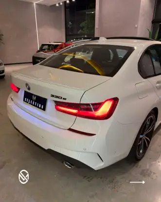 BMW-330e-2021