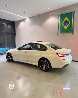 BMW-330e-2021