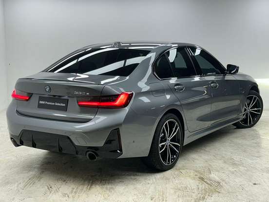 BMW-330e-2023