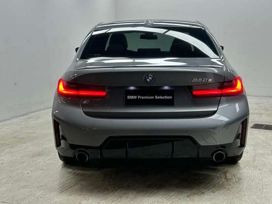 BMW-330e-2023
