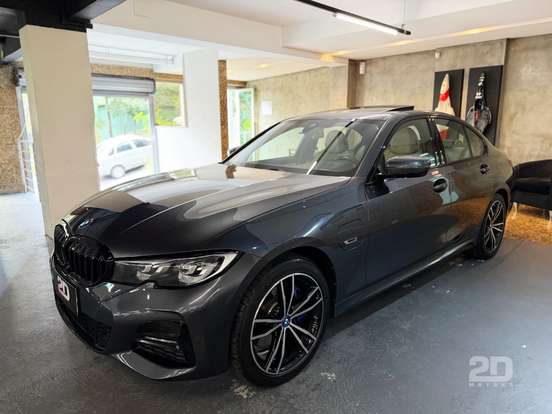BMW-330e-2022