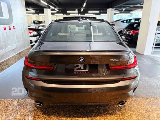 BMW-330e-2022