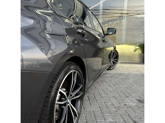 BMW-330e-2020