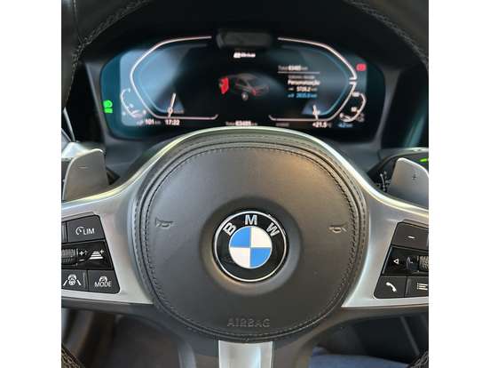 BMW-330e-2020