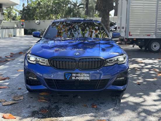 BMW-330e-2022