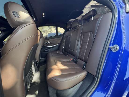 BMW-330e-2022