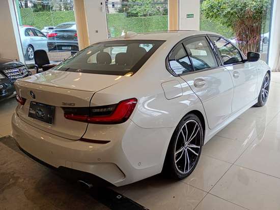 BMW-330i-2019