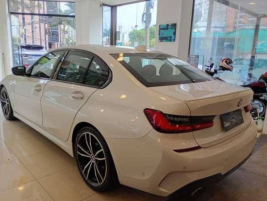 BMW-330i-2019