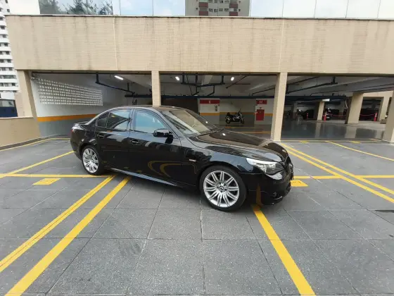 BMW 550i 4.8 SPORT SEDAN V8 32V GASOLINA 4P AUTOMÁTICO