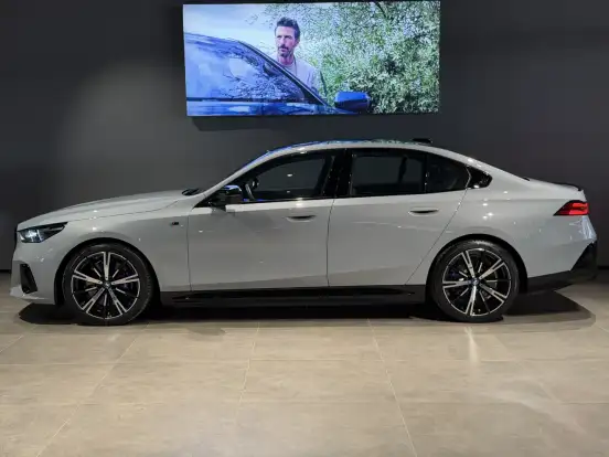 BMW-i5-ELÉTRICO XDRIVE60 M SPORT BMW-i5-2024