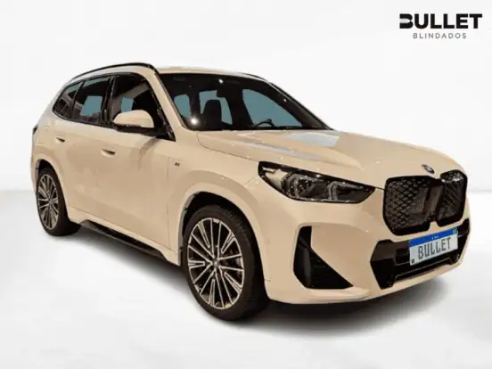 BMW-iX1-2025