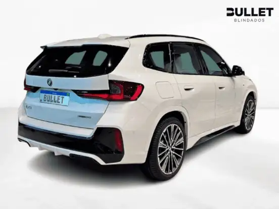 BMW-iX1-2025