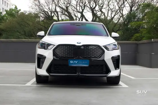 BMW-iX2-2024