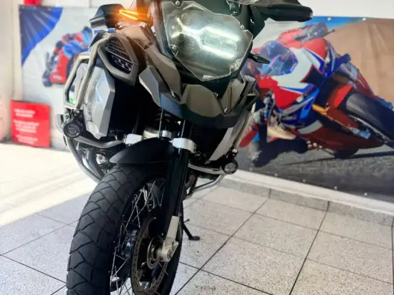 BMW-R 1250 GS PREMIUM TRIPLE BLACK BMW-R 1250 GS PREMIUM TRIPLE BLACK-2022