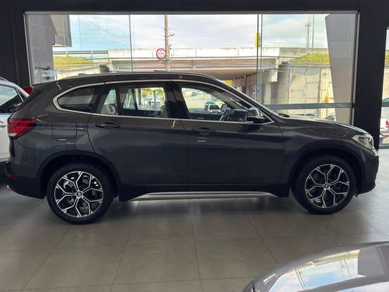 BMW-X1-2.0 16V TURBO ACTIVEFLEX SDRIVE20I X-LINE 4P AUTOMÁTICO BMW-X1-2019