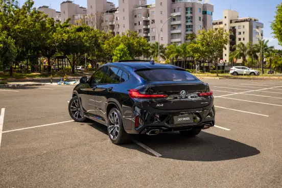 BMW-X4-2022