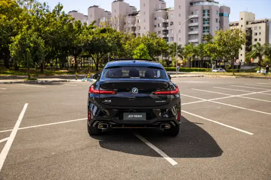 BMW-X4-2022