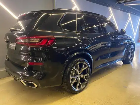 BMW-X5-2021