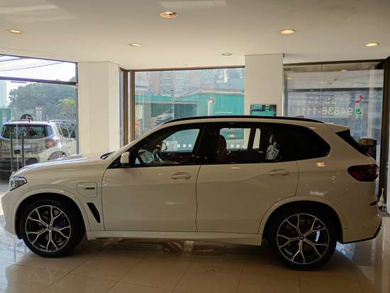 BMW-X5-2021