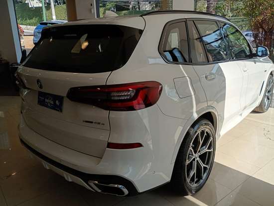 BMW-X5-2021