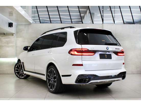 BMW-X7-4.4 V8 GASOLINA M60i STEPTRONIC BMW-X7-2023