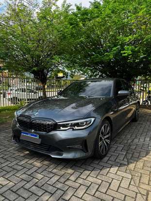 BMW-320i-2022