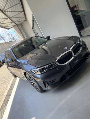 BMW-320i-2021