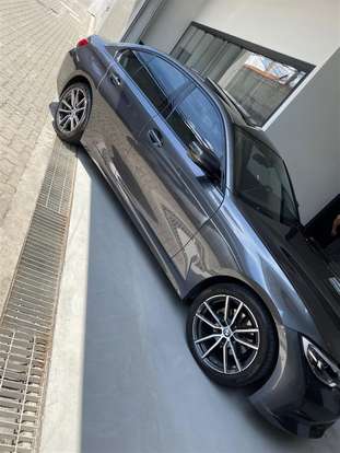 BMW-320i-2021