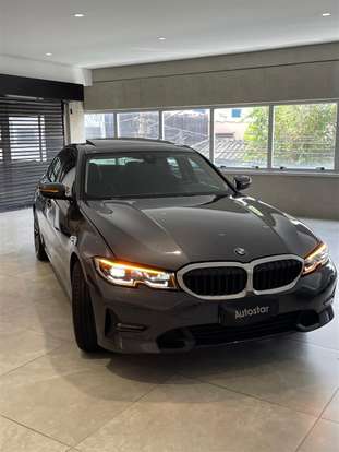 BMW-320i-2021