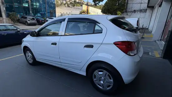 CHEVROLET-ONIX-2015
