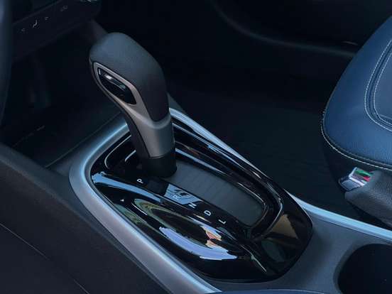 CHEVROLET-TRACKER-2023